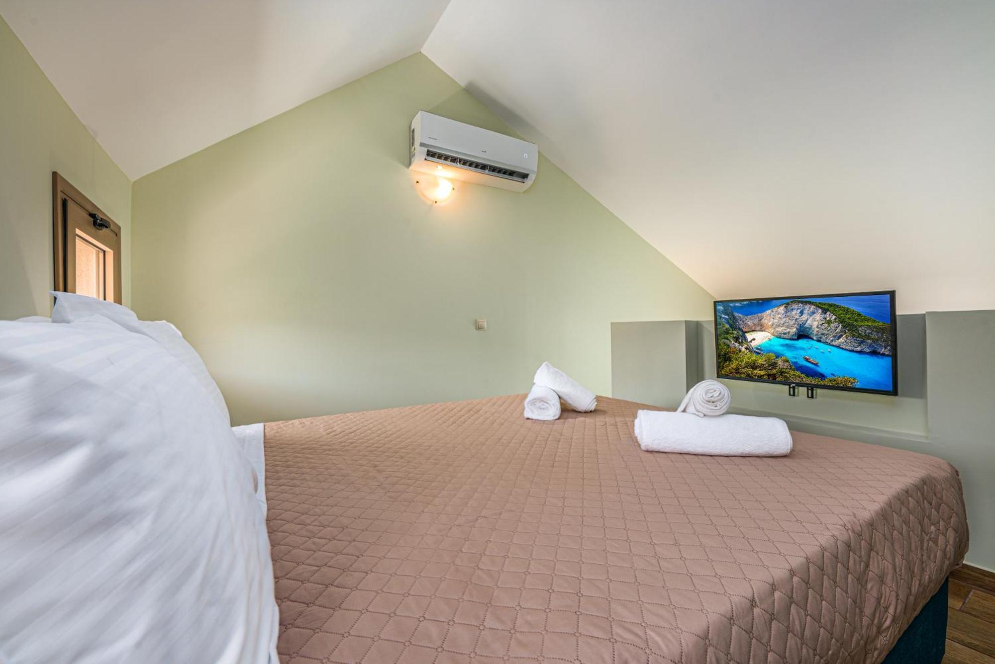 Kozanos Hotel & Suites Alykanas  Værelse billede